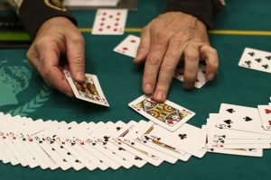 Израильский игрок в покер отдал часть выигрыша в качестве штрафа на таможне